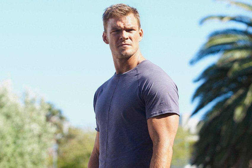 Alan Ritchson Poids — Taille, Poids et Transformations Physiques alan ritchson poids